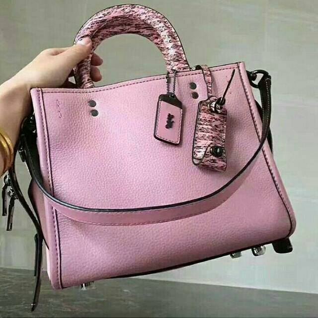 COACH Rogue 25 With colorblock snakeskin detail tas original authentic slingbag crossbody pink
