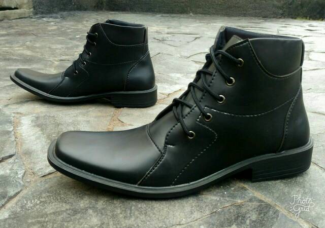 Sepatu PDH Pria Kickers Black