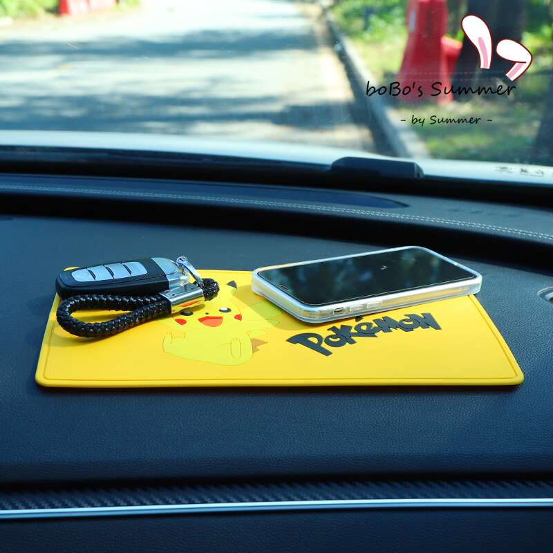 Tatakan Dashboard Mobil Besar Karakter Lucu Dash Mat Lucu 27 x 15 cm