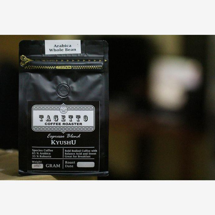 

Espresso Kyushu 1KG Tagetto Coffee Blend 65% Arabica - 35% Robusta - BIJI KOPI