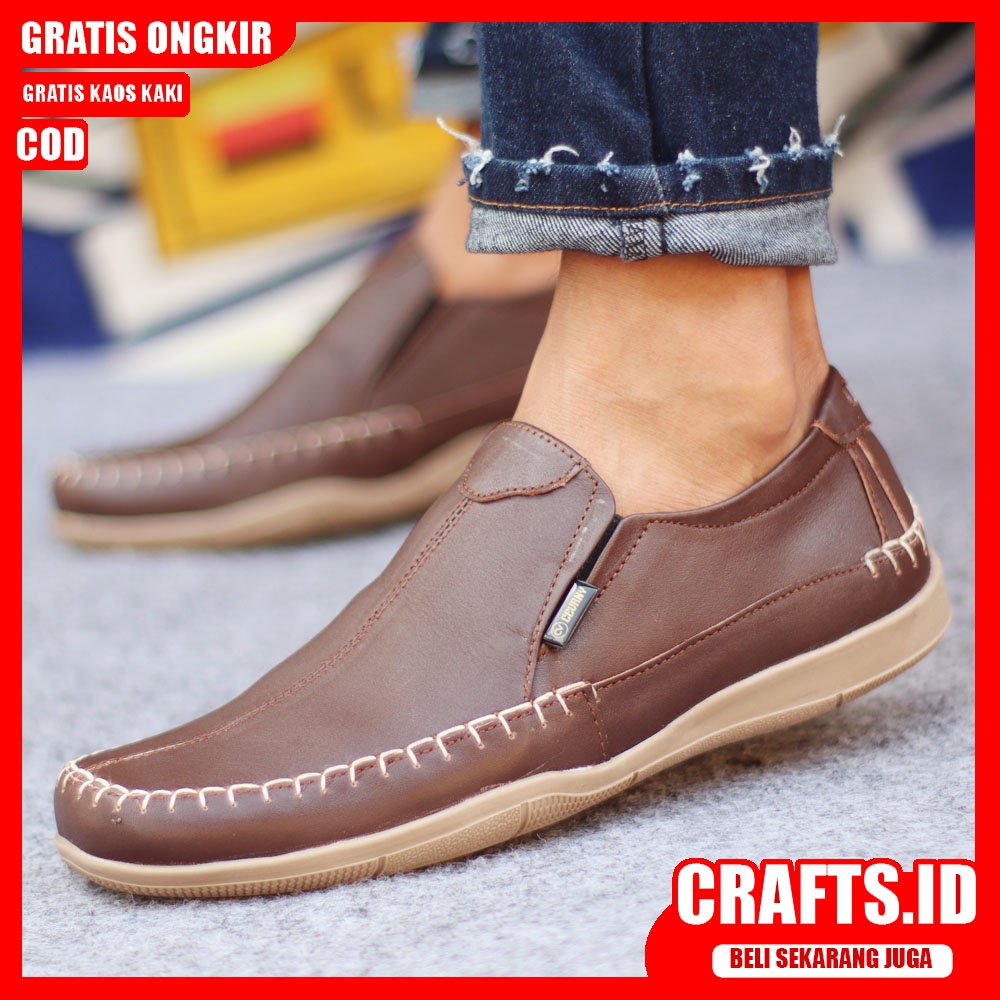 CRAFTS X DIVOC Sepatu Slip On Pria Kulit Asli Sepatu Pria Casual Pantofel Semi Formal Kerja Kantor