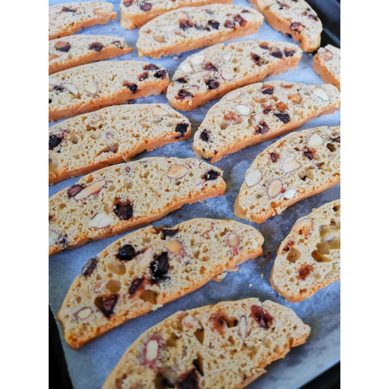 

almond chocolate vanilla biscotti