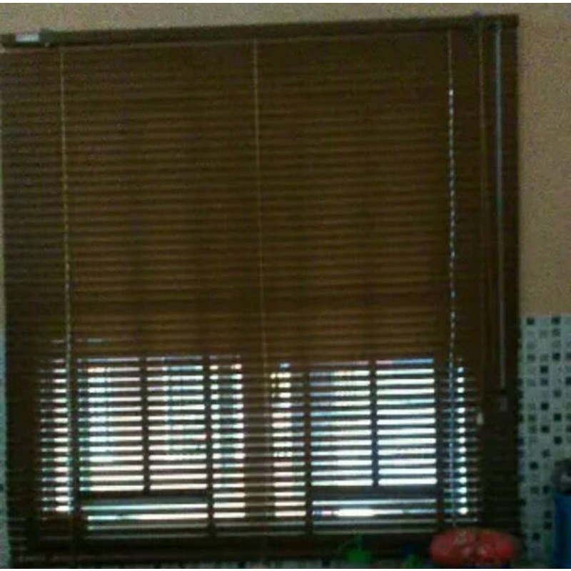 horizontal blind alluminium motif kayu L.105 x T.125