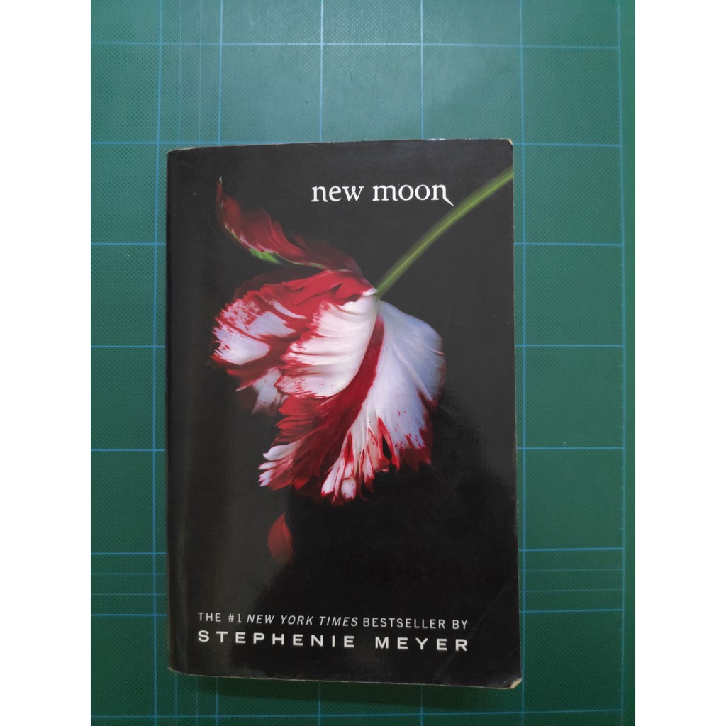 New Moon (The Twilight Saga) - Stephenie Meyer Imported Original