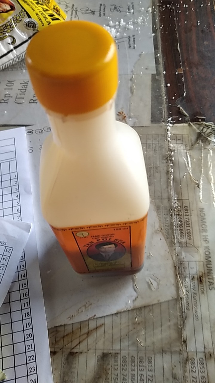 Tan Poi Sua . Jamu Gosok Cap Orang 150 Ml . Pj Lion . Medan