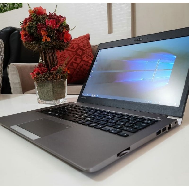 [SECOND] Laptop Murah Toshiba Dynabook R63/P Core i5 - 5200U RAM 8 / 256SSD