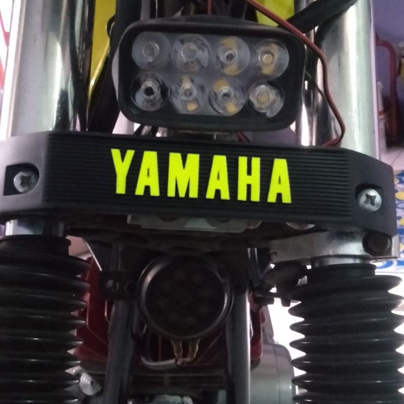 

KUMIS LOGO YAMAHA HIJAU STABILO