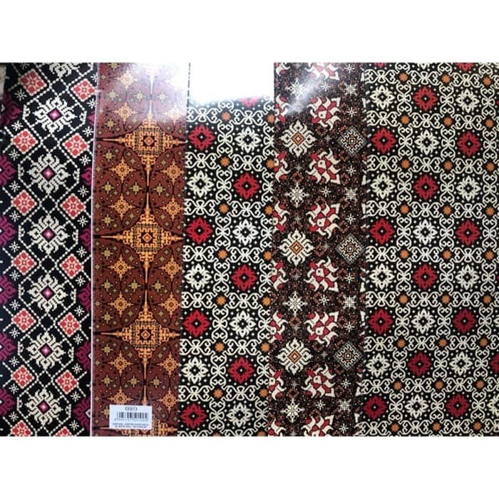 

Kiky Kertas Kado / Kiky Kertas Pembungkus Kado Motif Batik Isi 50 lembar