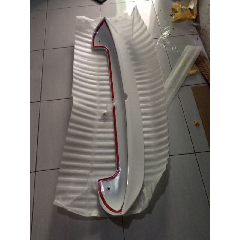 Spoiler Toyota Sienta Plus Warna