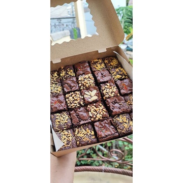 

Fudgy Brownies / Hampers Lebaran / Hampers Brownies FREE PACKAGING CANTIK