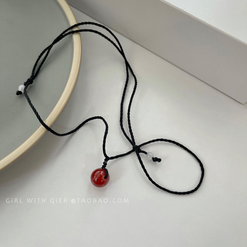 Kalung Rantai Klavikula Dengan Liontin Batu Akik Merah Hitam Gaya Retro Untuk Aksesoris