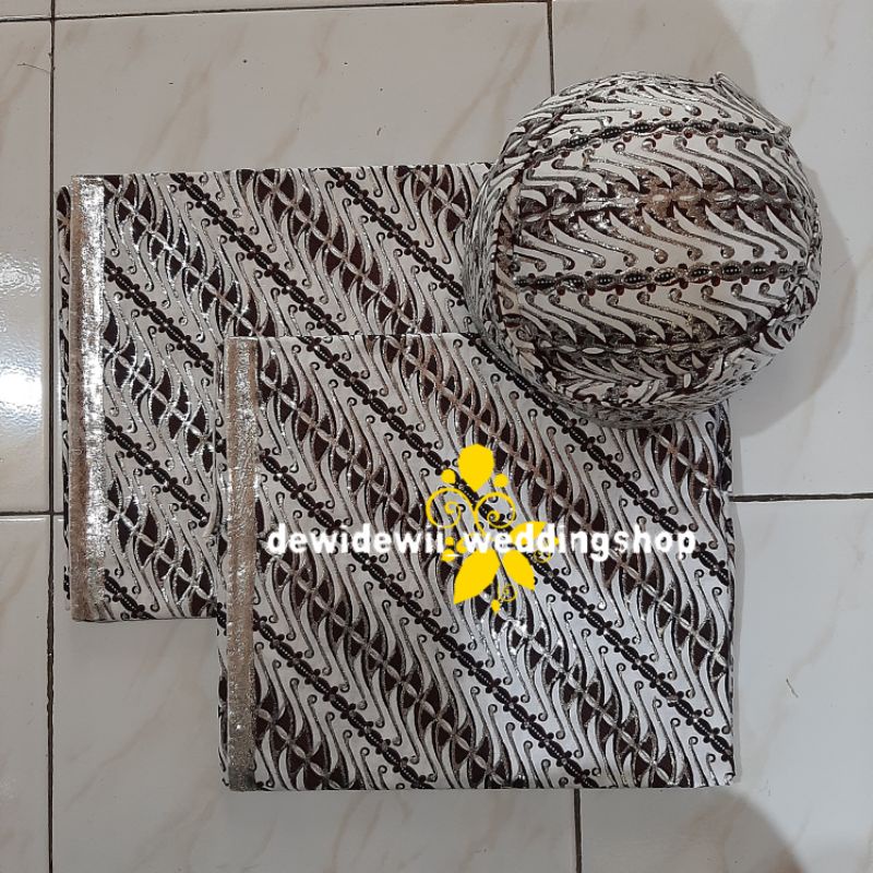 Sepasang Jarik + Blangkon Pengantin, Motif Samurai