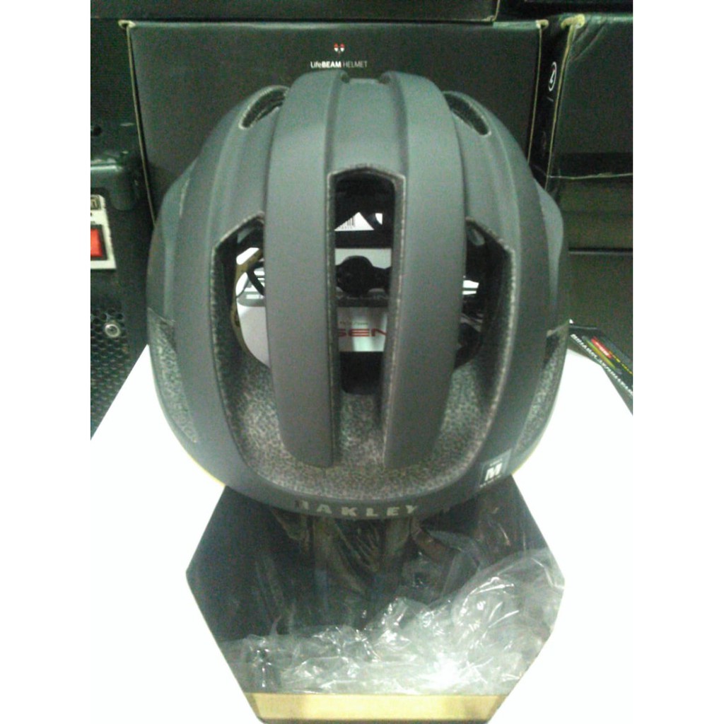 HELM SEPEDA OAKLEY ARO3 BLACKOUT