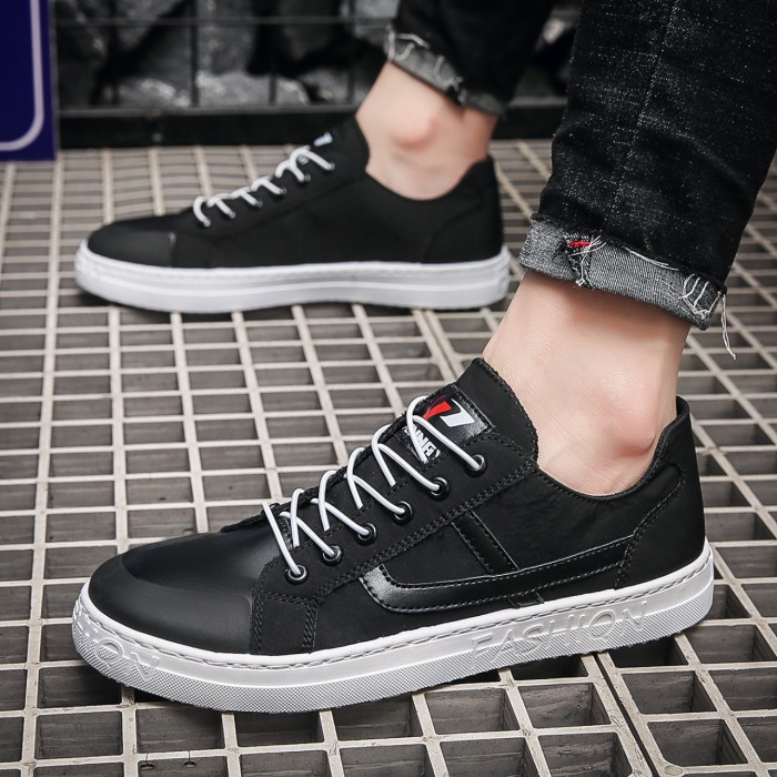 ramas Sepatu Pria Pennay Kasual Classic PU - Hitam, 40 mrh