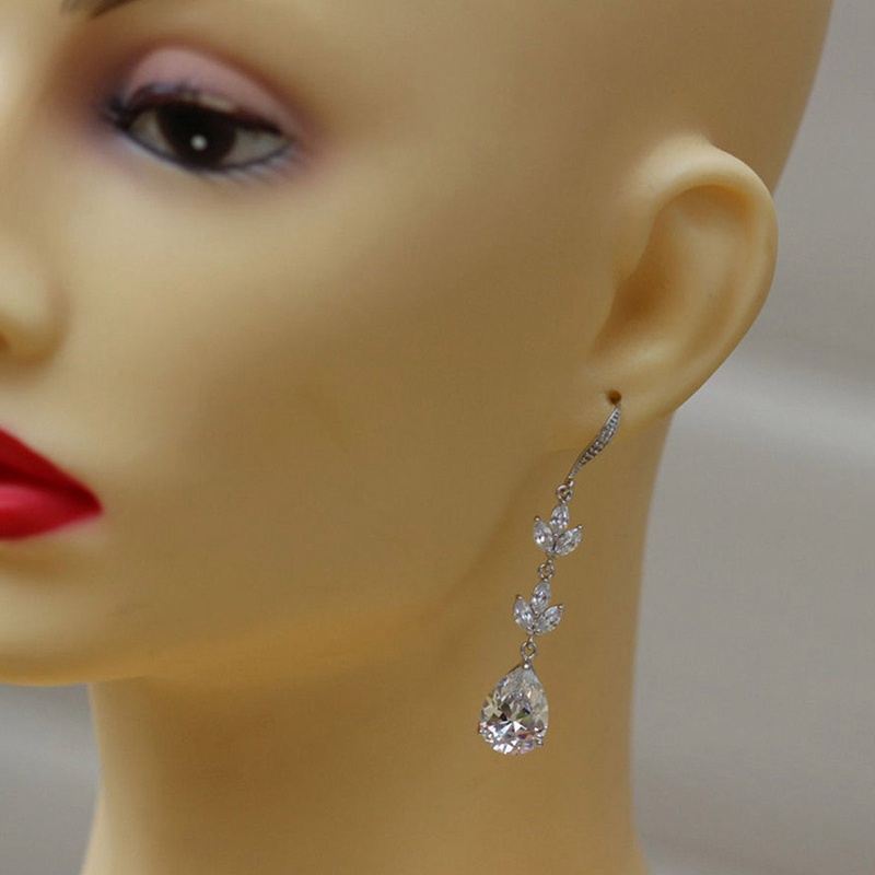 Anting Gantung Warna Silver Aksen Cubic Zirconia Untuk Wanita