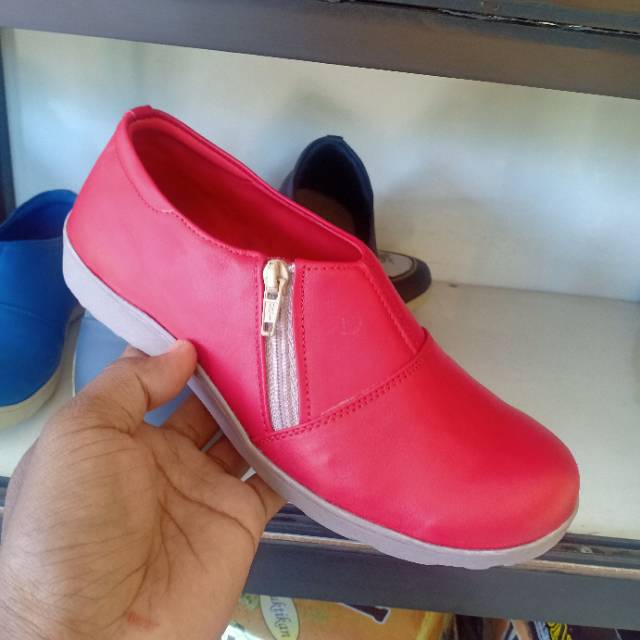 MANDIENS - Sepatu Slip On Cassual Wanita Kulit Asli Original Medali
