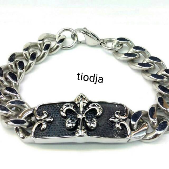 Gelang titanium tengkorak