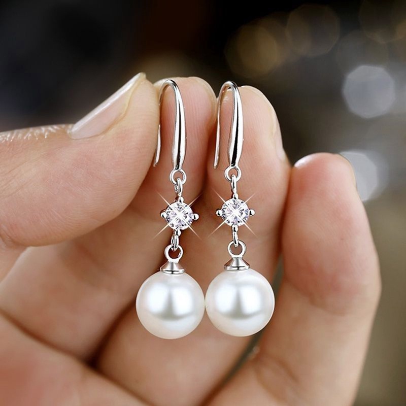 Anting Juntai Bentuk Bulat Aksen Mutiara Imitasi Warna Silver Untuk Wanita