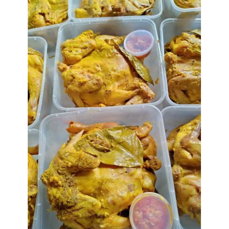 

Ayam Bumbu kuning/ Ayam ungkep queenbee Mantul