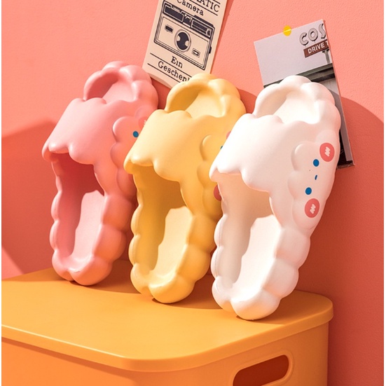 Sandal Rumah Ringan Empuk Bahan Eva Tebal / Sandal Musim Panas Kartun Bentuk Awan / Sandal Wanita Mu