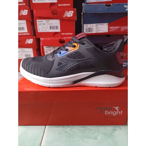 DIADORA DORIANO Black