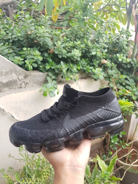 nike vapormax 1 triple black