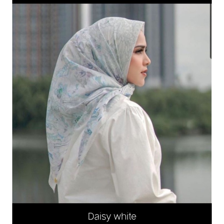 Buttonscarves Daisy Series White