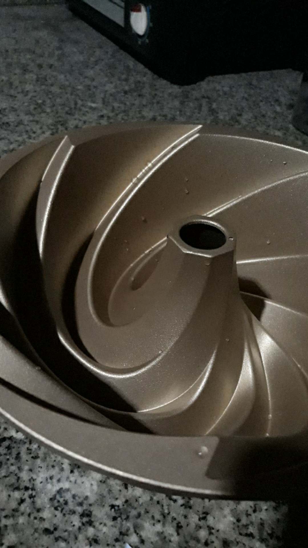 Kirin Premium Cake Pan Die Cast | Cetakan Kue Premium | Champagne Gold 24 Cm - Marissa