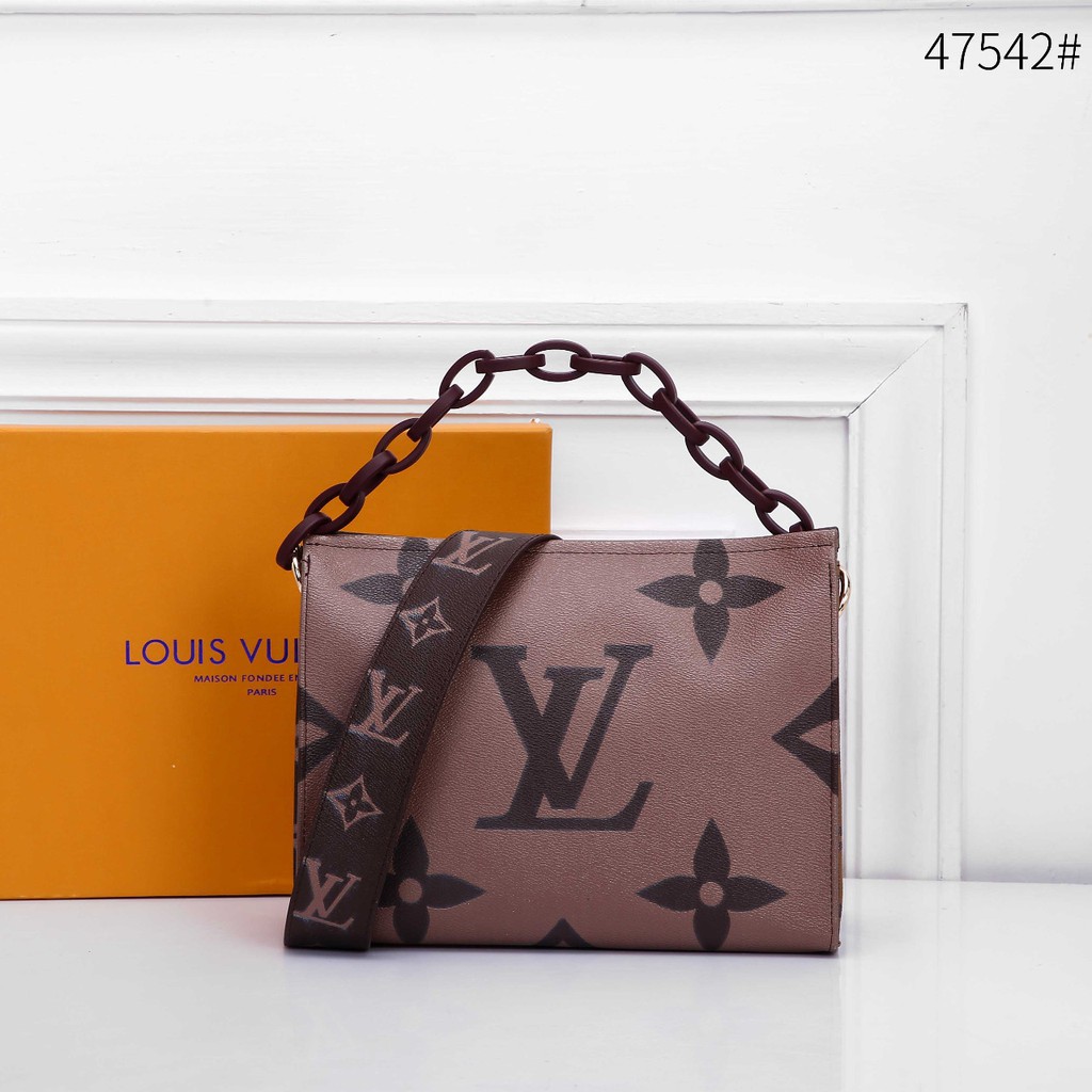 TAS BATAM-TAS IMPORT- LOUIS VUITTON WITH BOX 47542