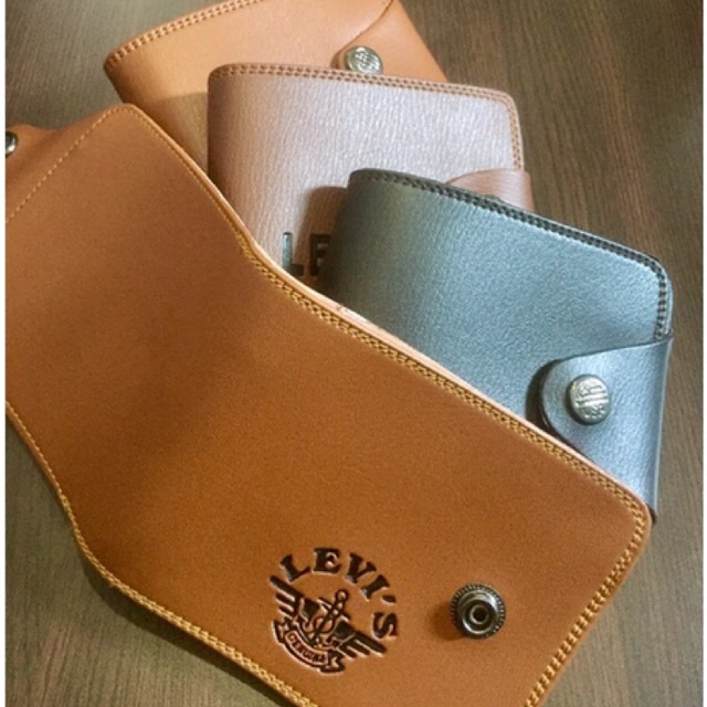 dompet lipat pria bahan kulit sinteyis lokal colombo pake kancing dan polos ukutan standar #dompet #dompetlipat #dompetkancing #dompetpria #dompetcowok #dompetlokal