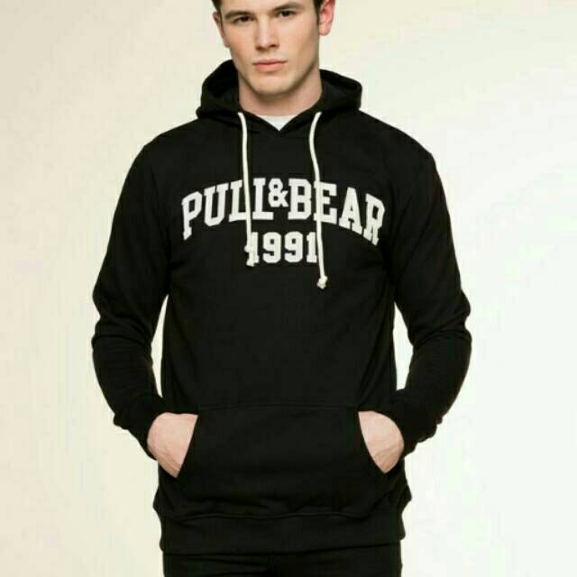 pull and bear black hoodie