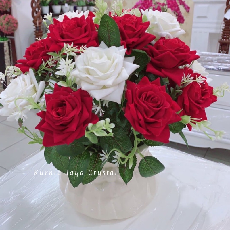 Bunga Mawar Merah dan Putih Artificial dan  Vas/ Pajangan Bunga Mawar Artificial Import