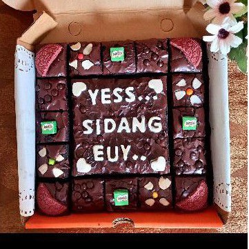 

FUDGY BROWNIES SHINY /Brownies Sekat