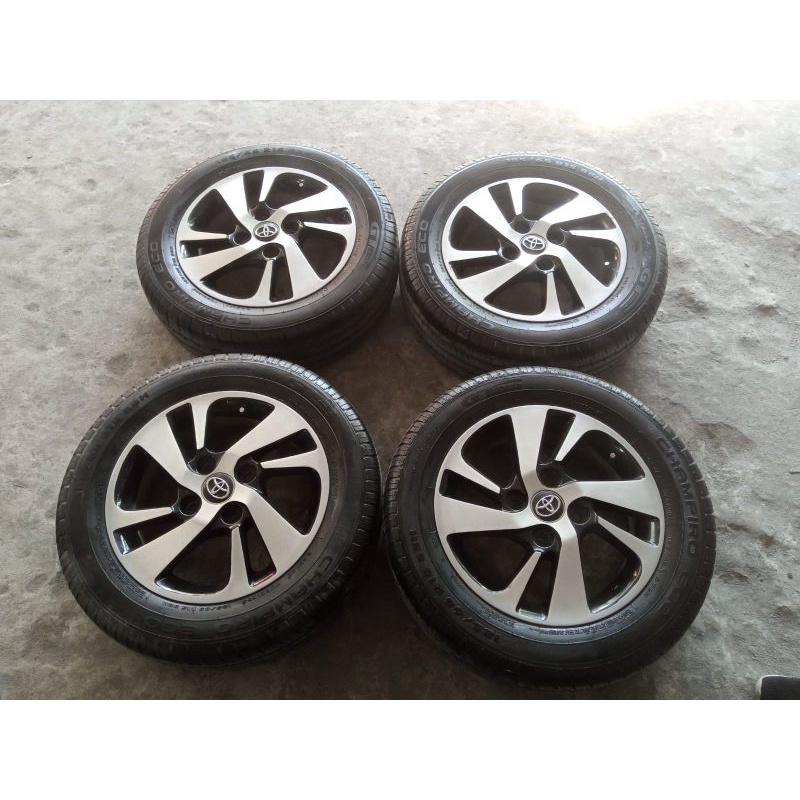 VELG BEKAS ORIGINAL COPOTAN MOBIL AVANZA VELOZ RING 1T + BAN SEKEN 185 65 R15