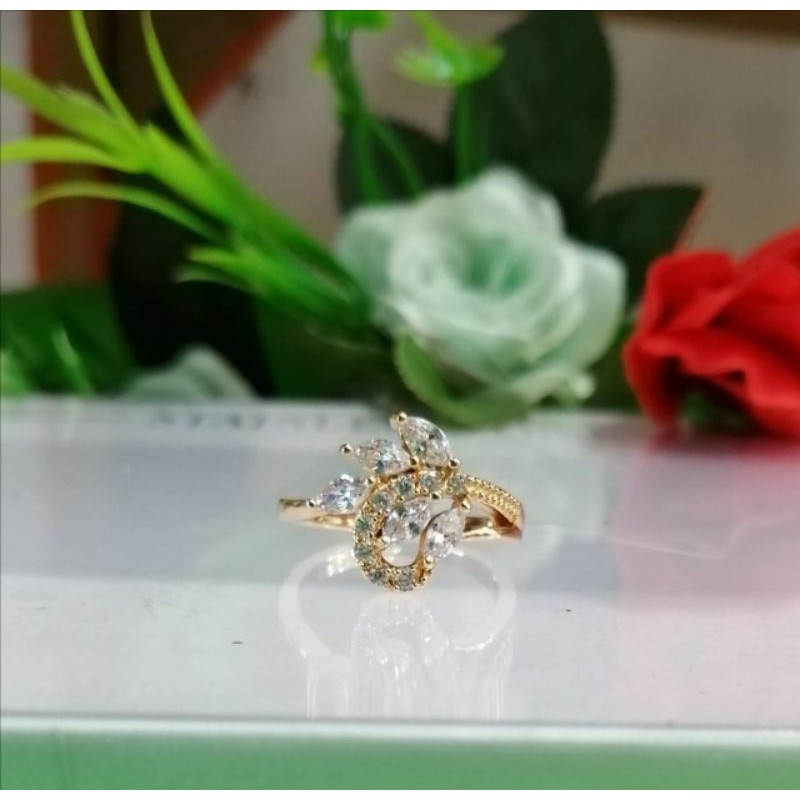 Cincin pria wanita Titanium elegan mewah anti luntur lapis emas 22k motif pilihan