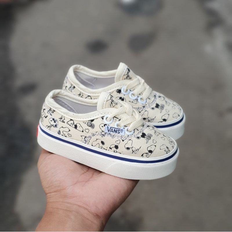 Sepatu anak motif snoopy model tali kualitas premium