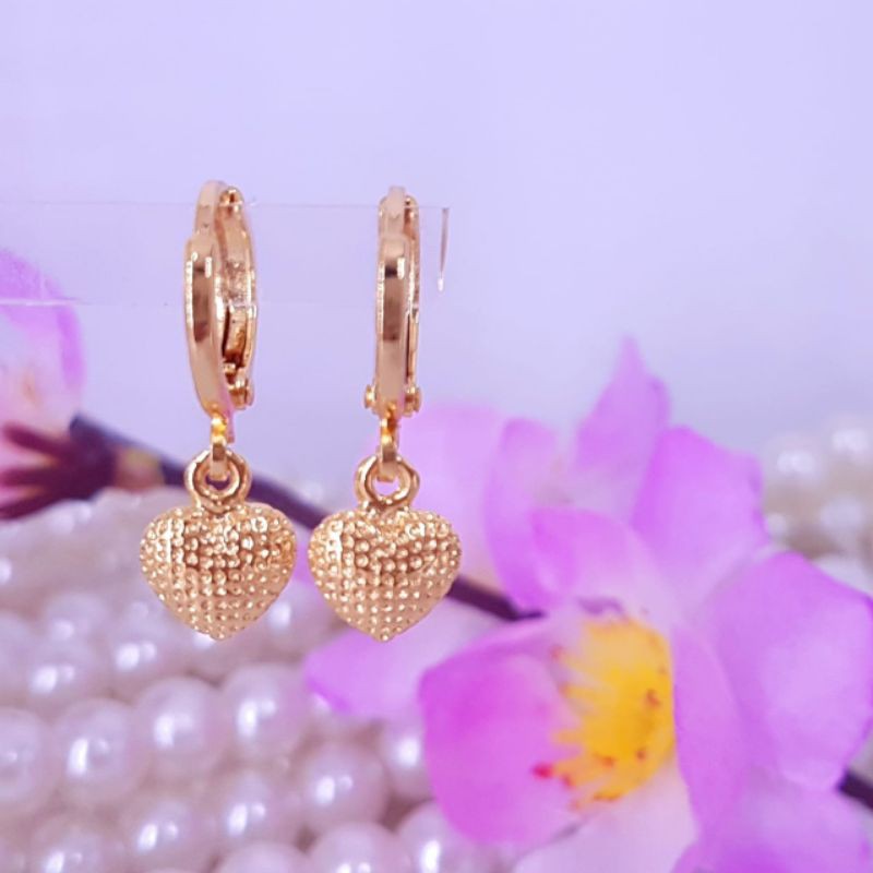 Anting cantik import,awet,tahan lama,bisa dipake sehari hari