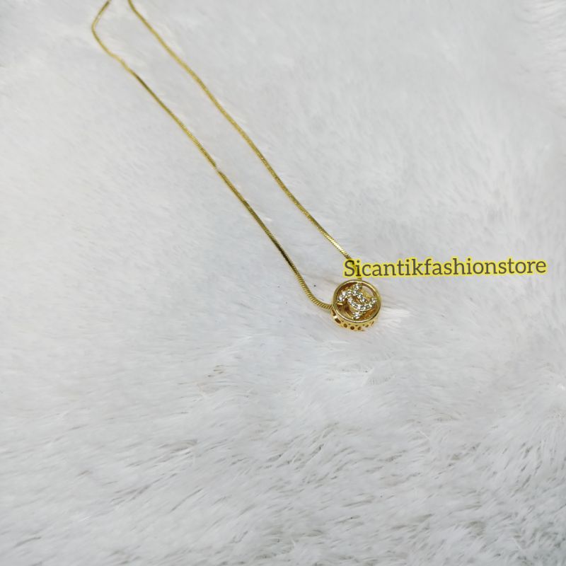 Kalung Titanium gold liontin Chanell Gold Fashion wanita terlaris anti Karat liontin Chanell Gold