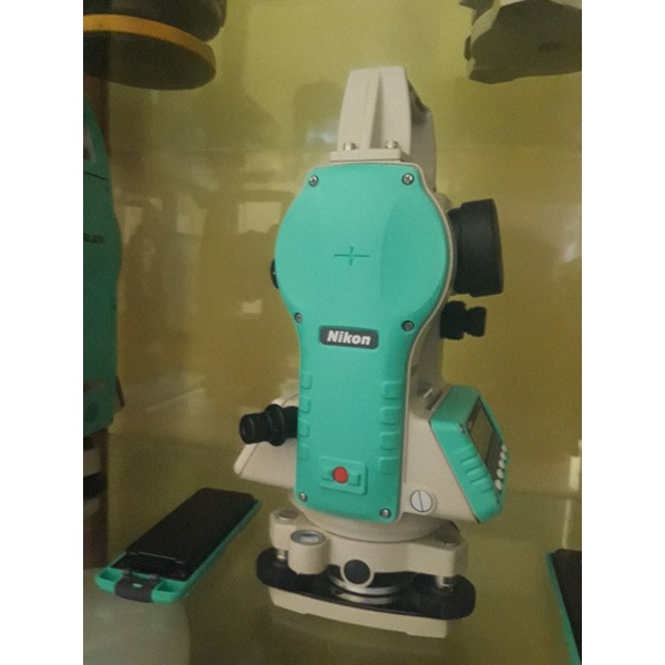 Theodolite digital Nikon bekas Ne 100 di  bekasi digital theodolite