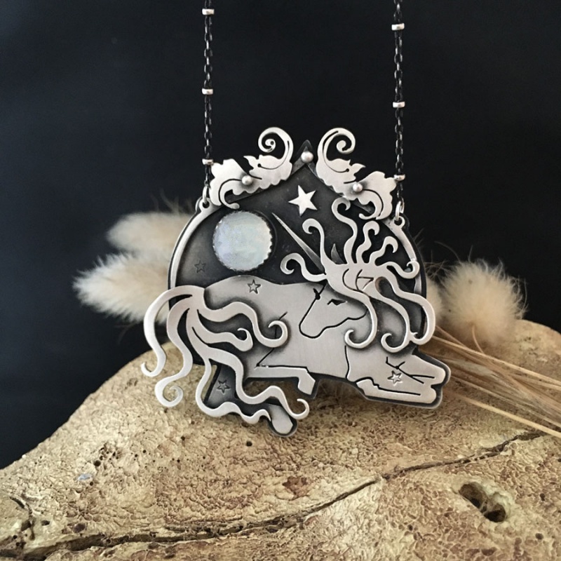 Kalung Liontin Bulan Bintang Unicorn Bahan Stainless Steel Untuk Pria Dan Wanita