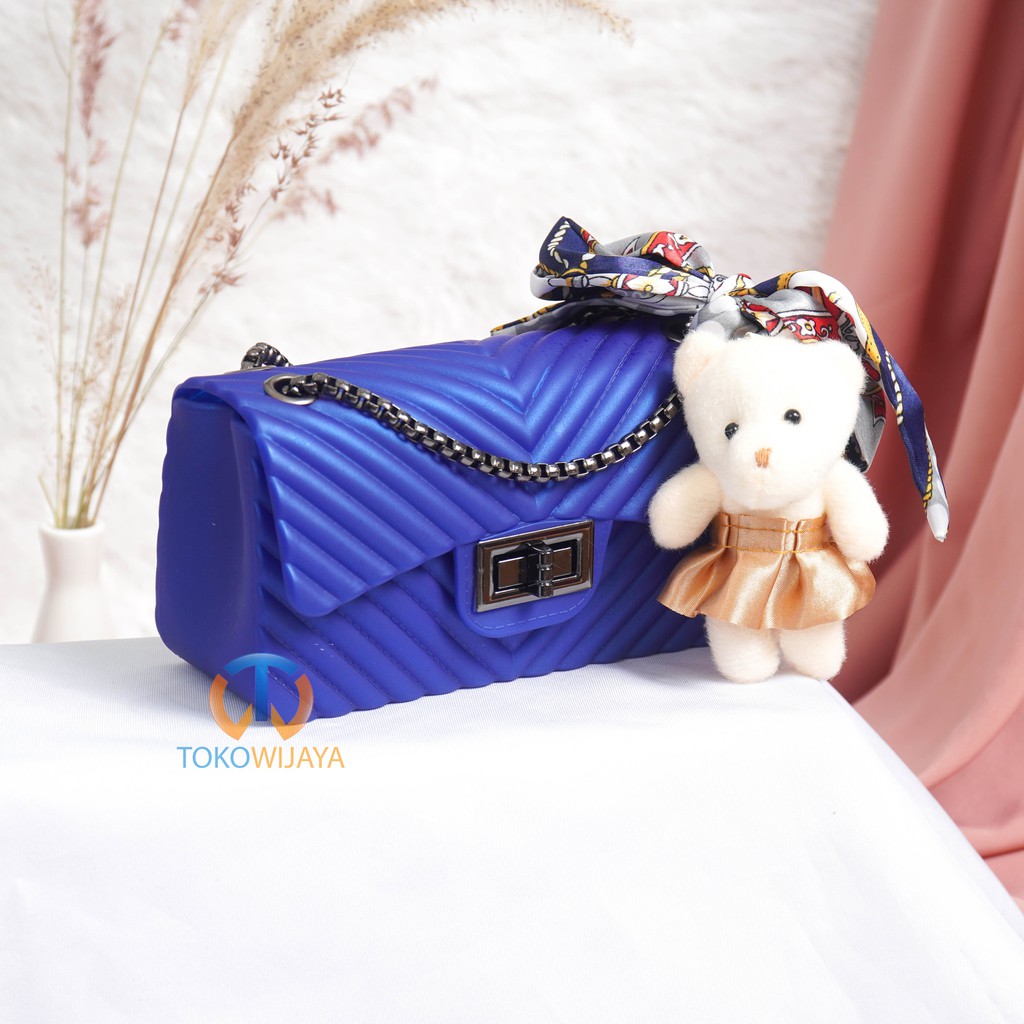 Tas Jelly Chevron Matte Salur Size 18 Cm Rantai Hitam (Gratis Boneka &amp; Syal)