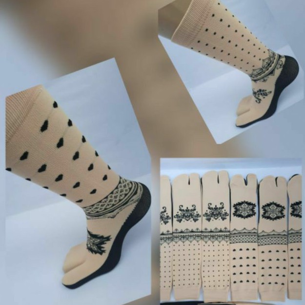 kaos kaki jempol motif