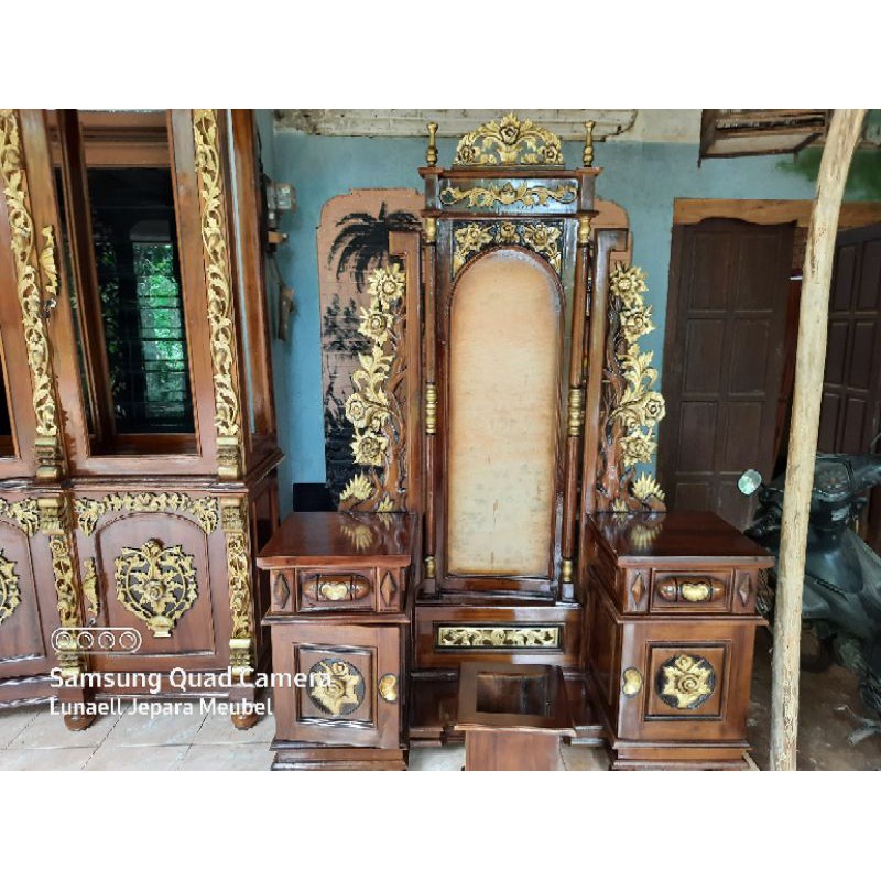 Tolet meja rias ukir lengkung