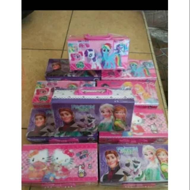 

Kotak Pensil Kode 3D