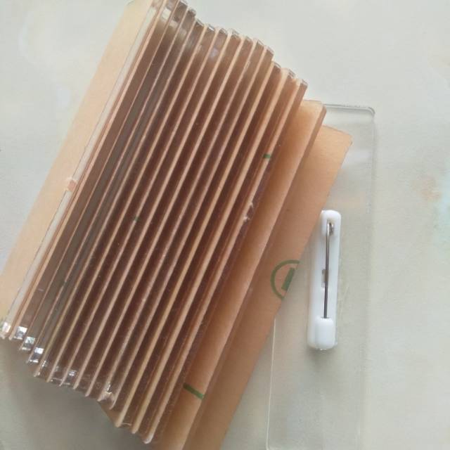 

Bahan name tag aklirik bening