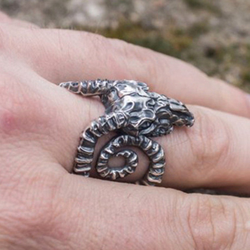Fancyqube Cincin Model Kepala Tengkorak Bahan Stainless Steel Gaya Vintage Untuk Pria