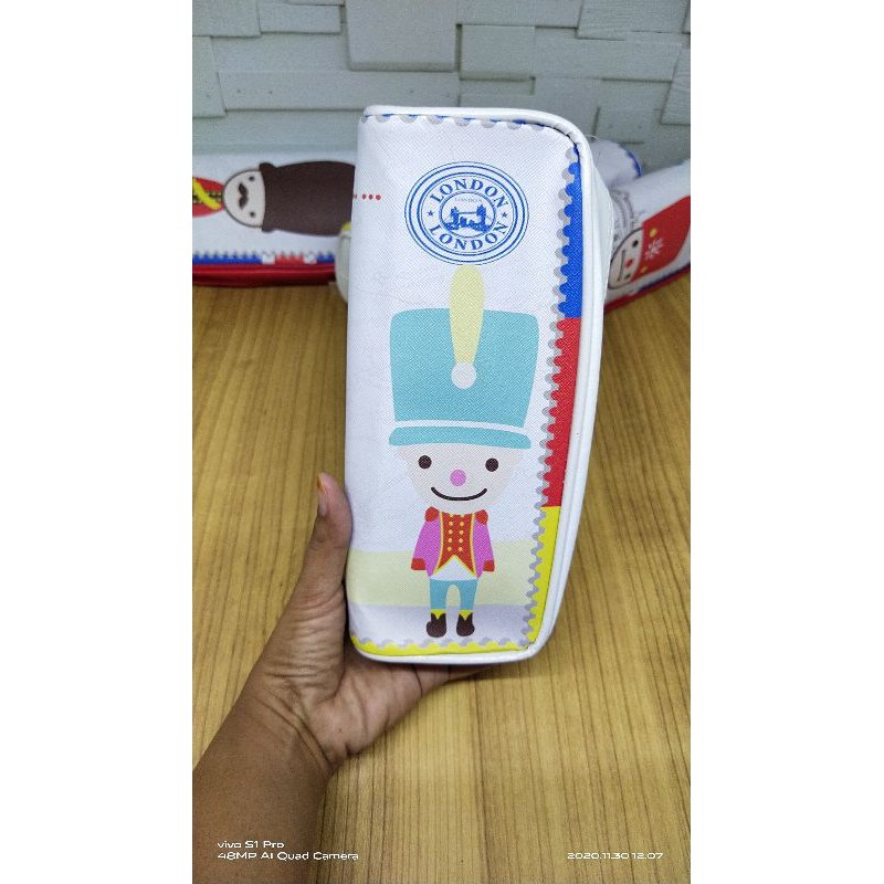 

pensil case kain london