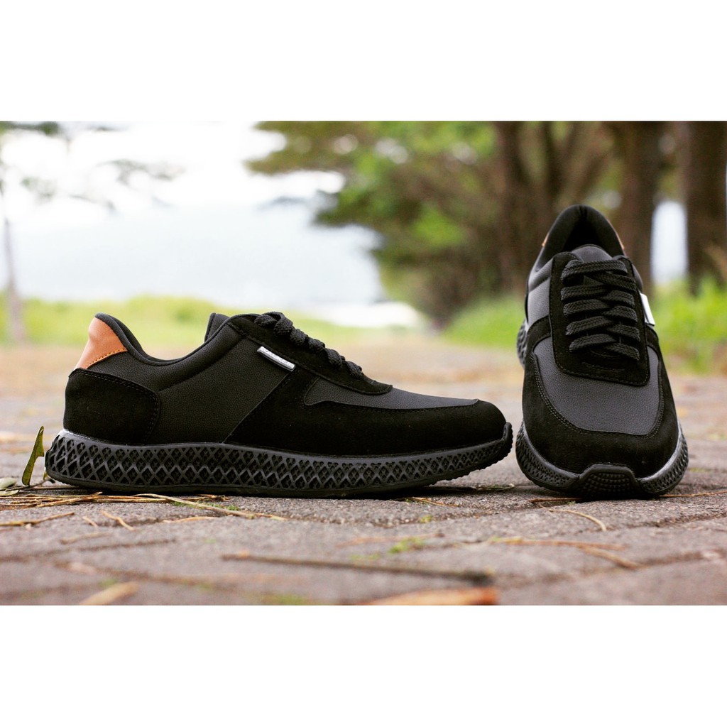 Sepatu Sneaker Casual Pria Terbaru Warna Hitam Bisa Untuk Sekolah Kuliah Kerja Nongkrong