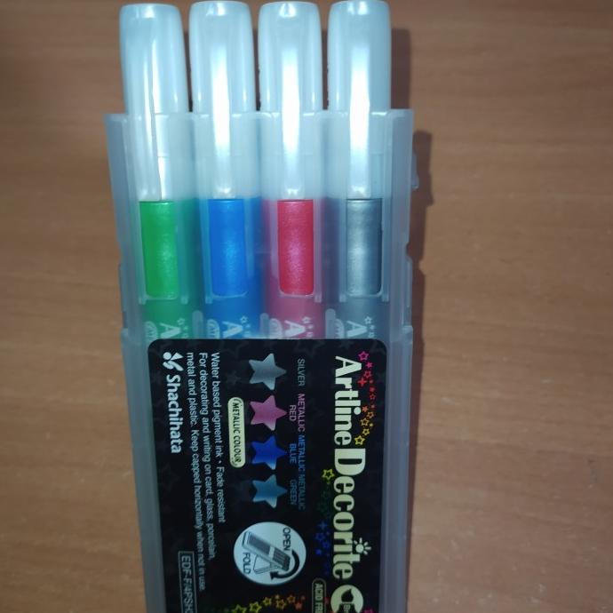 

(BISA COD) Spidol Brush Artline Decorite SET 4 WARNA METALLIC EDF-F/4PSH3 BOOM SALE Kode 845