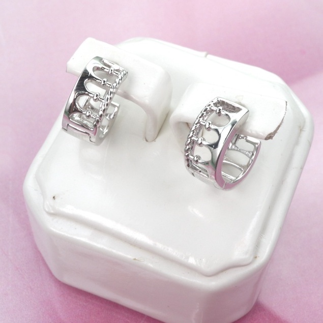 Anting putih xuping A16